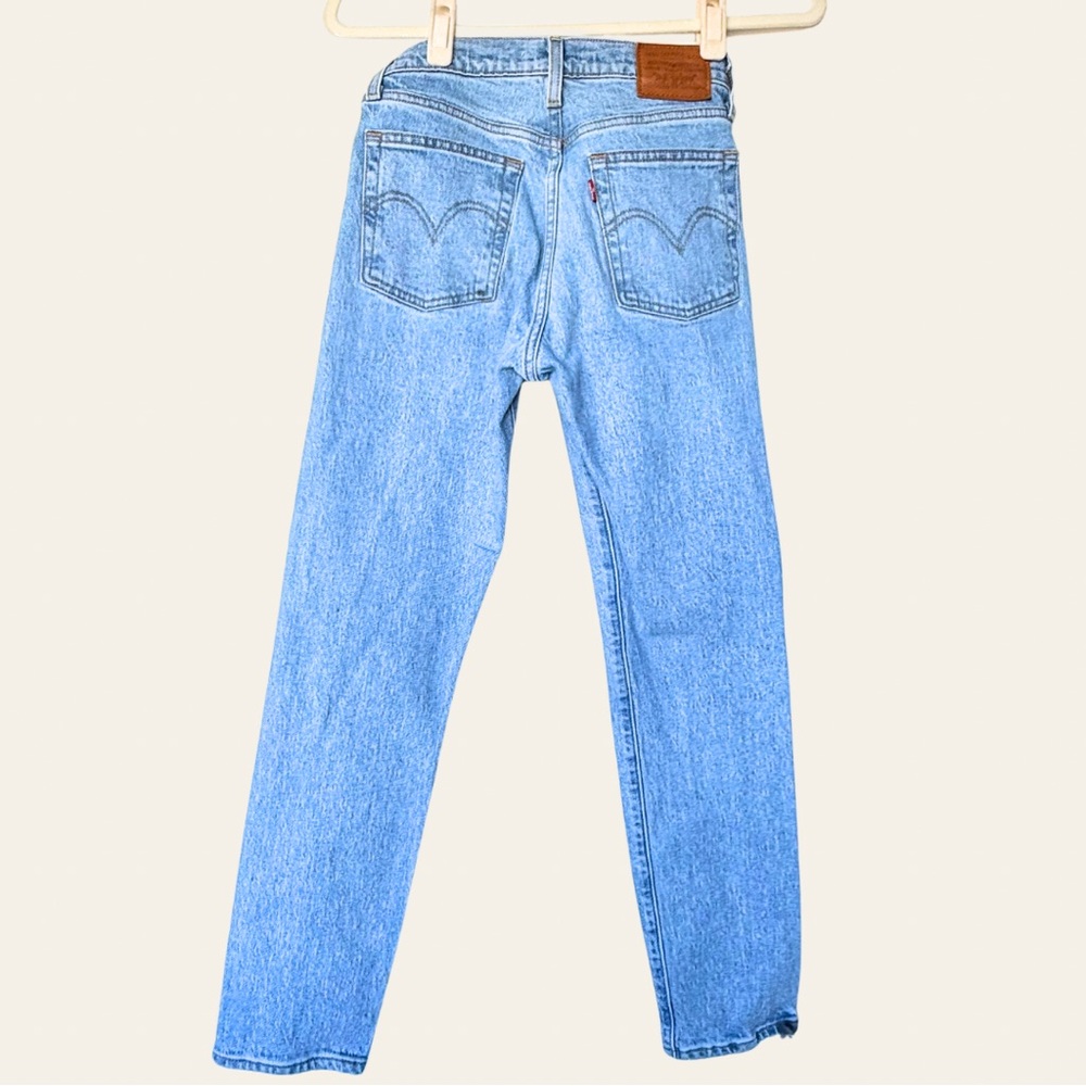 SOLD IN ANOTHER PLATFORM Levi's Light Blue Straight Leg Jeans